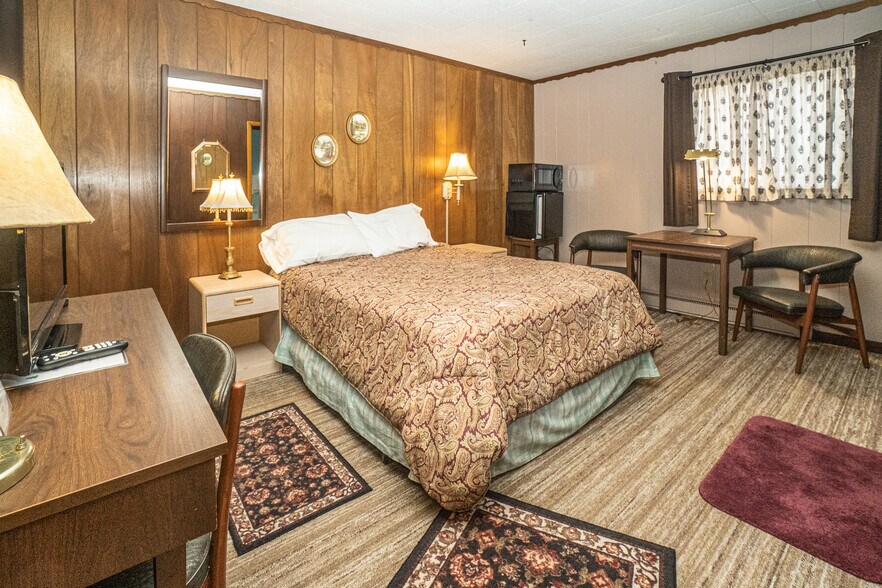 More Photos Of 314 Chippewa St, Ontonagon Hotel For Sale