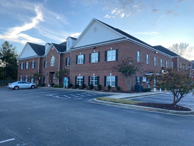 More Photos Of 2931 Breezewood Ave, Fayetteville Office For Lease