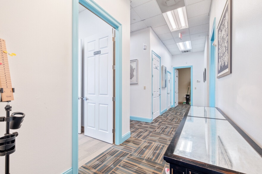 More Photos Of 503A Harbor Blvd, Destin Flex For Lease