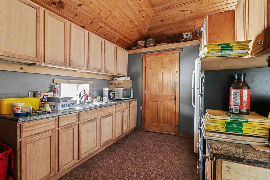 More Photos Of 4685 W US Route 20, Gibsonburg Light Distribution For Sale