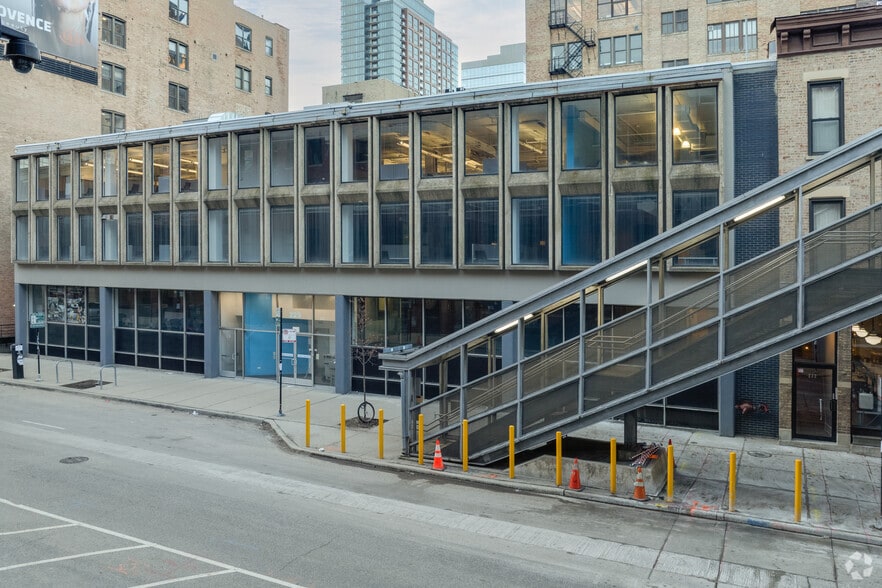 More Photos Of 225 W Superior St, Chicago Office For Sale