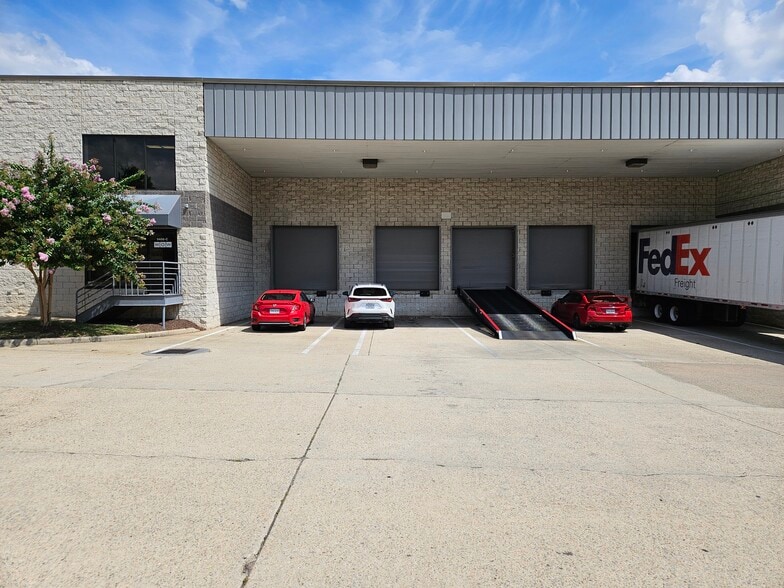 More Photos Of 9406 Gunston Cove Rd, Lorton Warehouse For Lease