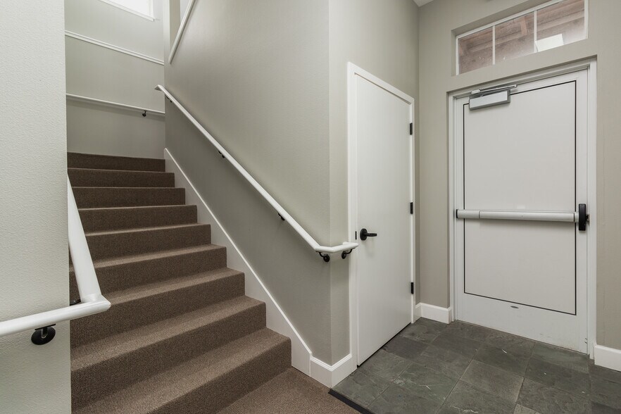 More Photos Of 2210 NE 22nd, Lincoln City Office For Sale