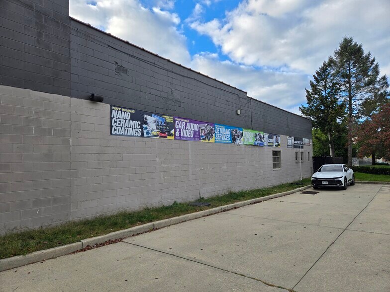 More Photos Of 311-313 W Jericho Tpke, Huntington Storefront For Sale