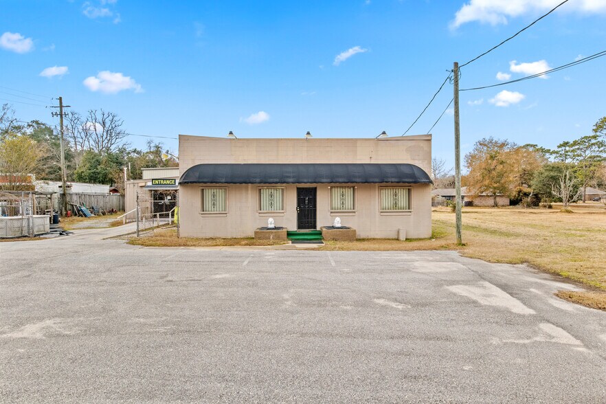 More Photos Of 4008 Dauphin Island Pky, Mobile Showroom For Sale