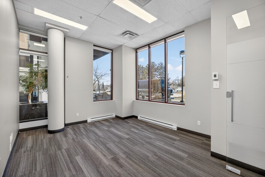 More Photos Of 455 Boul Fénelon, Dorval Medical For Lease
