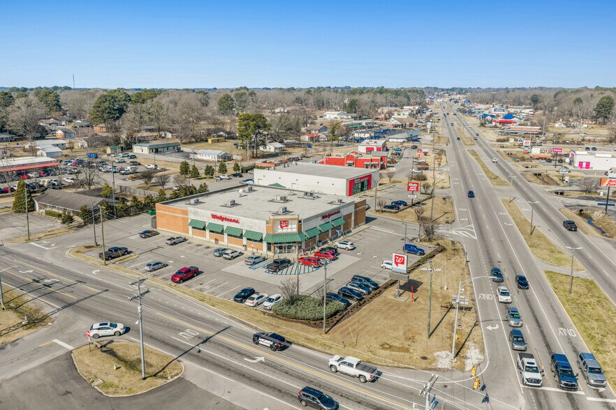 More Photos Of 201 Highway 31 NW, Hartselle Drugstore For Sale