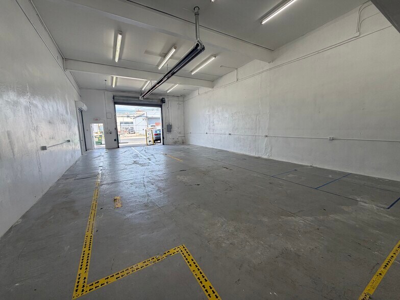More Photos Of 202-220 Vanderpool St, Newark Warehouse For Lease
