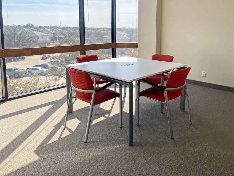 More Photos Of 1600 Airport Fwy, Bedford Coworking Space
