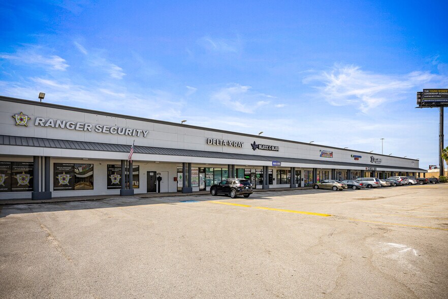 More Photos Of 9615-9695 Southwest Fwy, Houston Storefront For Lease