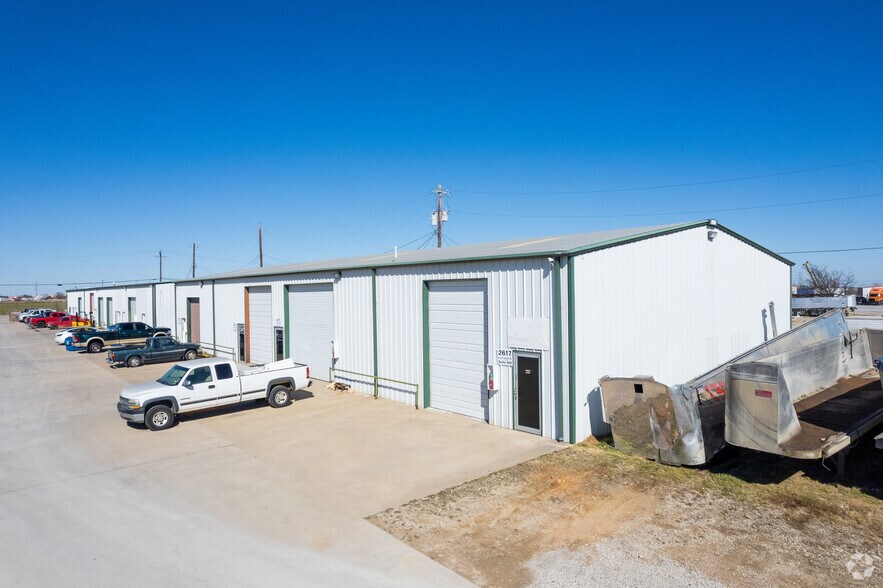 More Photos Of 2617 W Blue Mound Rd, Haslet Warehouse For Lease