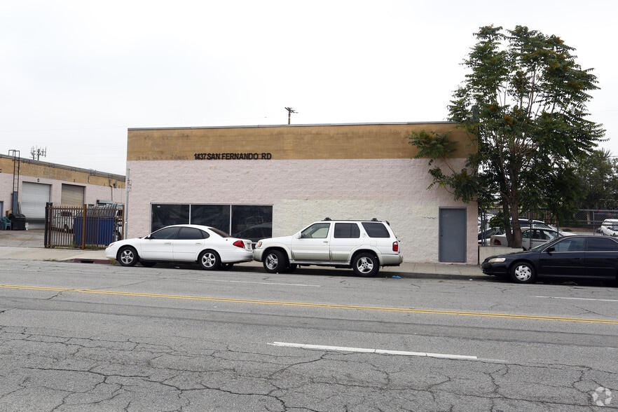 More Photos Of 1437 San Fernando Rd, San Fernando Showroom For Lease
