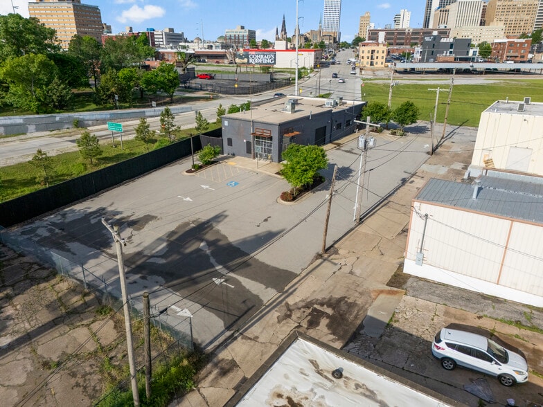 More Photos Of 621 S Kenosha Ave, Tulsa Auto Repair For Sale