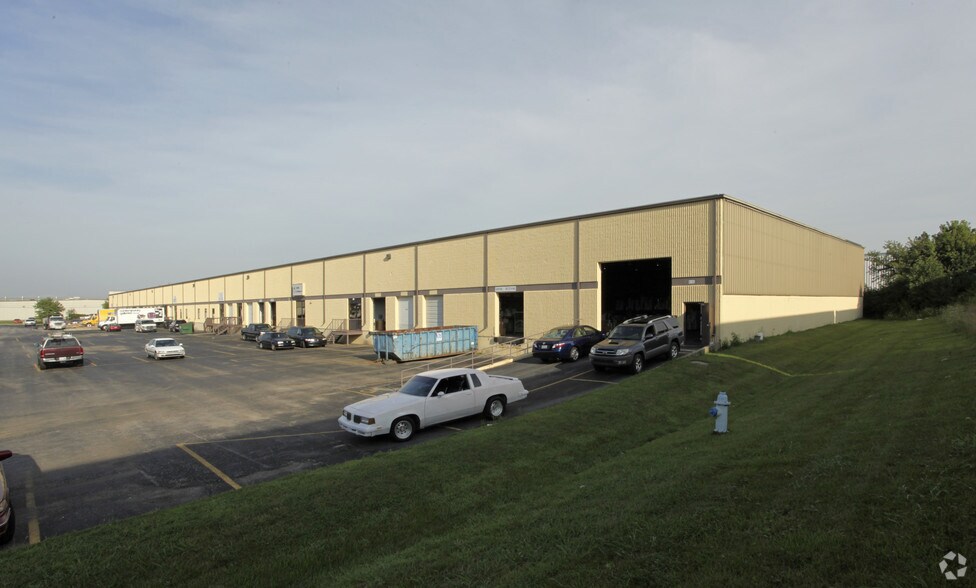 Primary Photo Of 3701-3825 Collins Ln, Louisville Warehouse For Lease