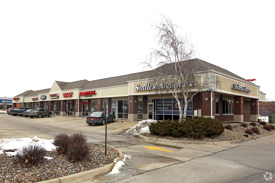 More Photos Of 2005 SE Delaware Ave, Ankeny Storefront For Lease