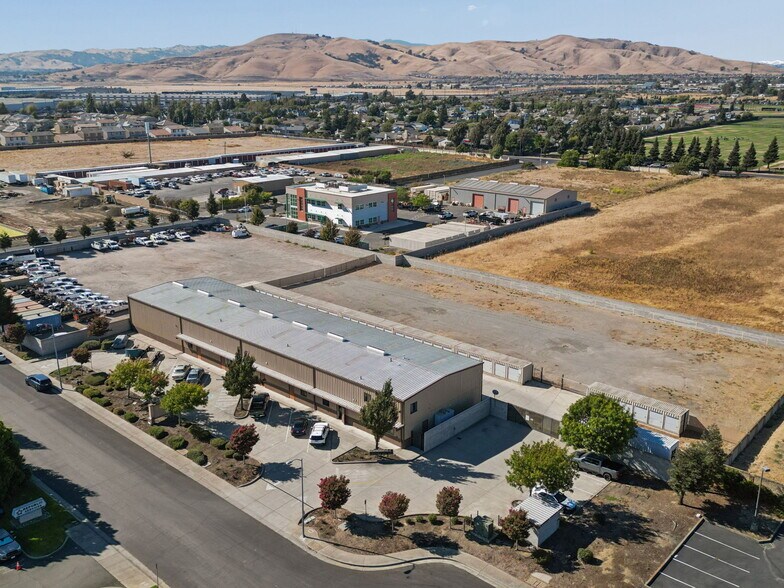 More Photos Of 2920 Industrial Ct, Fairfield Warehouse For Lease