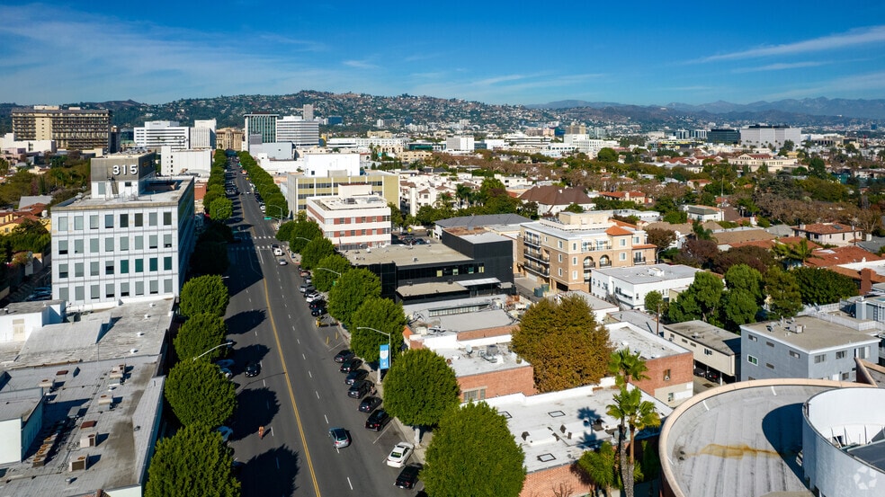 More Photos Of 324-326 S Beverly Dr, Beverly Hills Restaurant For Lease