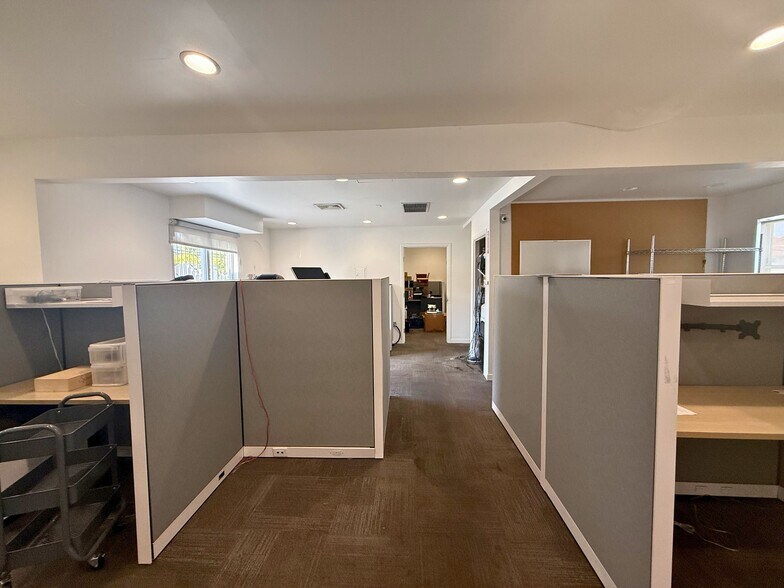 More Photos Of 422 N La Cienega Blvd, West Hollywood Storefront For Lease