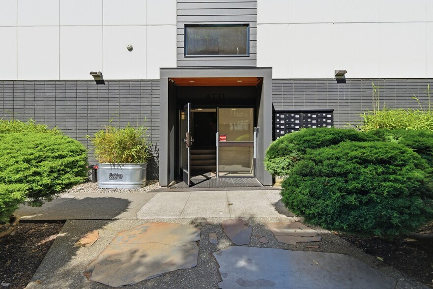 More Photos Of 4731 12th Ave NE, Seattle Apartments For Sale