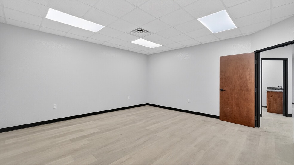 More Photos Of 16511 W Basin St, Odessa Industrial For Lease