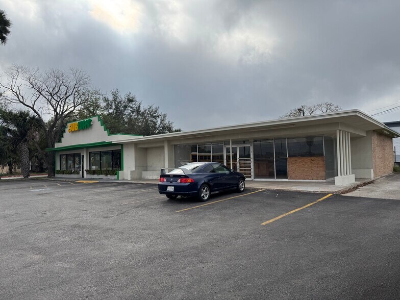 Primary Photo Of 764 Boca Chica Blvd, Brownsville Freestanding For Lease