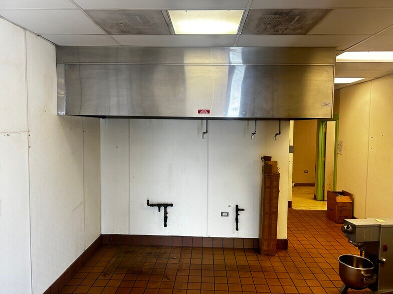 More Photos Of 350 Stafford Ln, Delta Freestanding For Lease