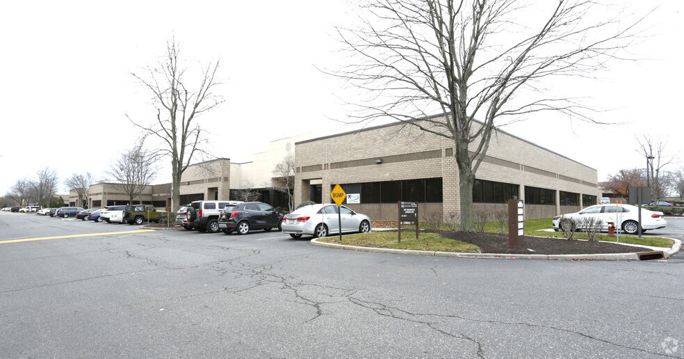 More Photos Of 2 Ethel Rd, Edison Office For Lease