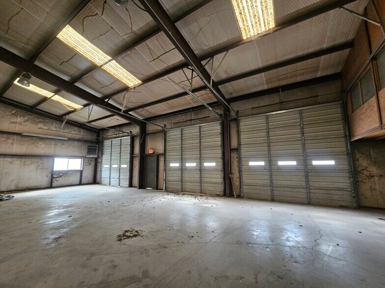 More Photos Of 1113 E Kennedale Pky, Kennedale Industrial For Lease