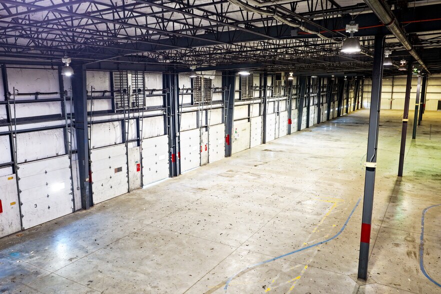 More Photos Of 7 American Woodmark Dr, Humboldt Distribution For Sale