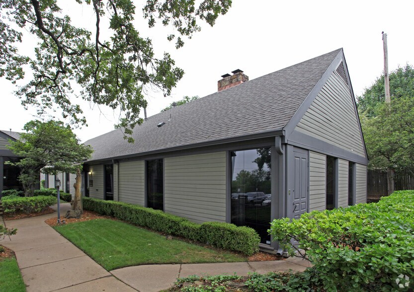 More Photos Of 2411 E Skelly Dr, Tulsa Office For Sale