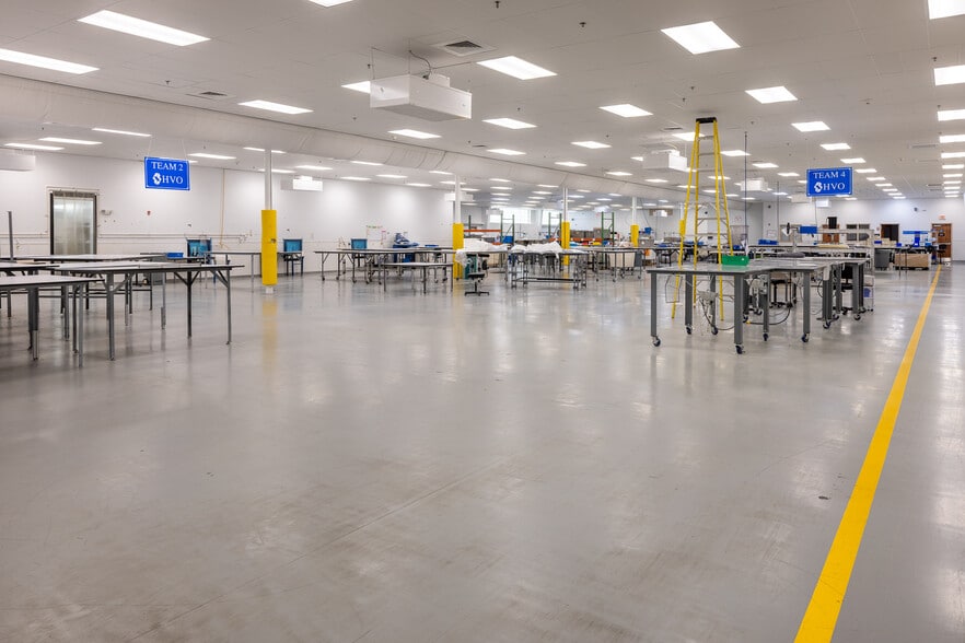 More Photos Of 172 Riverbend St, Waynesville Manufacturing For Lease