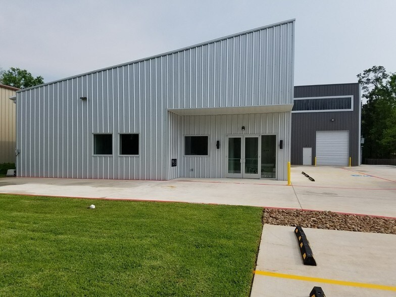 More Photos Of 7515 Oak Bluff Dr, Magnolia Office For Lease