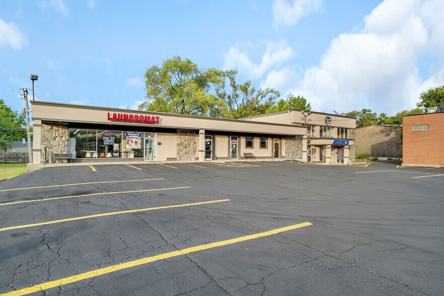 More Photos Of 2357 Plainfield Rd, Crest Hill General Retail For Lease