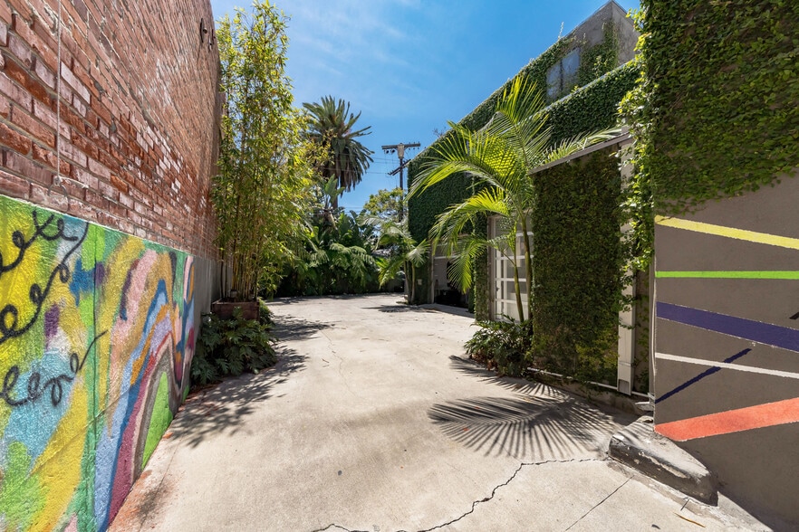 More Photos Of 4870-4872 W Adams Blvd, Los Angeles General Retail For Lease