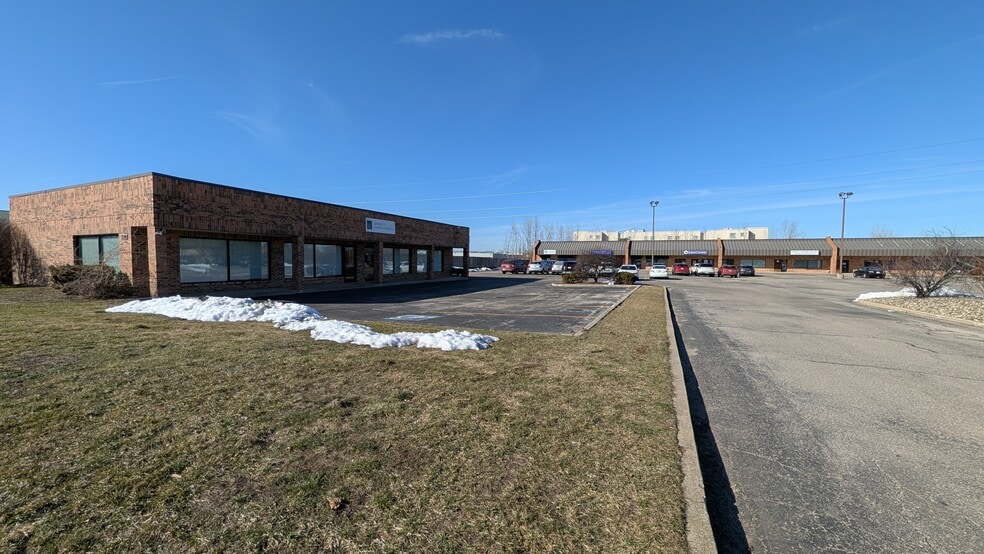 More Photos Of 220 W Edison Rd, Mishawaka Office For Lease