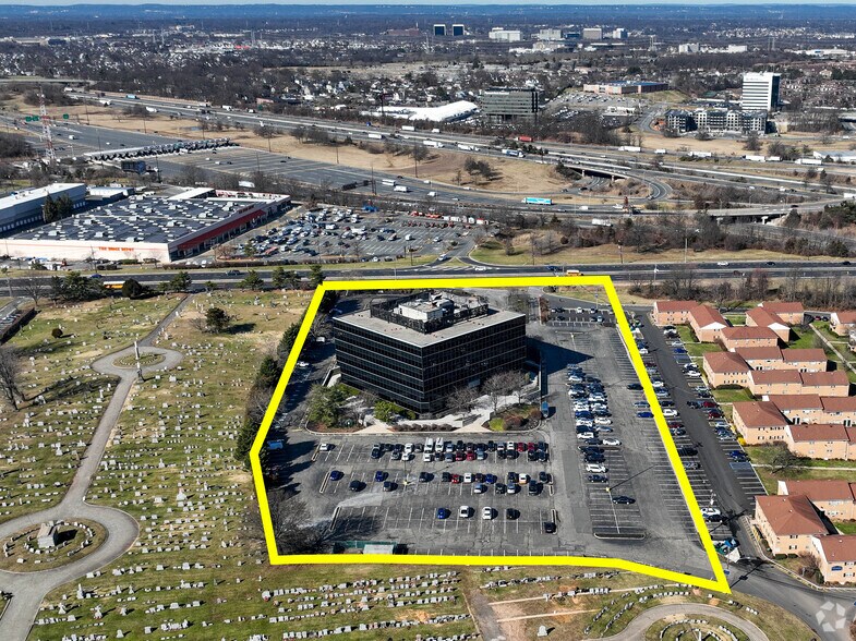 More Photos Of 900 US Highway 9 N, Woodbridge Office For Lease