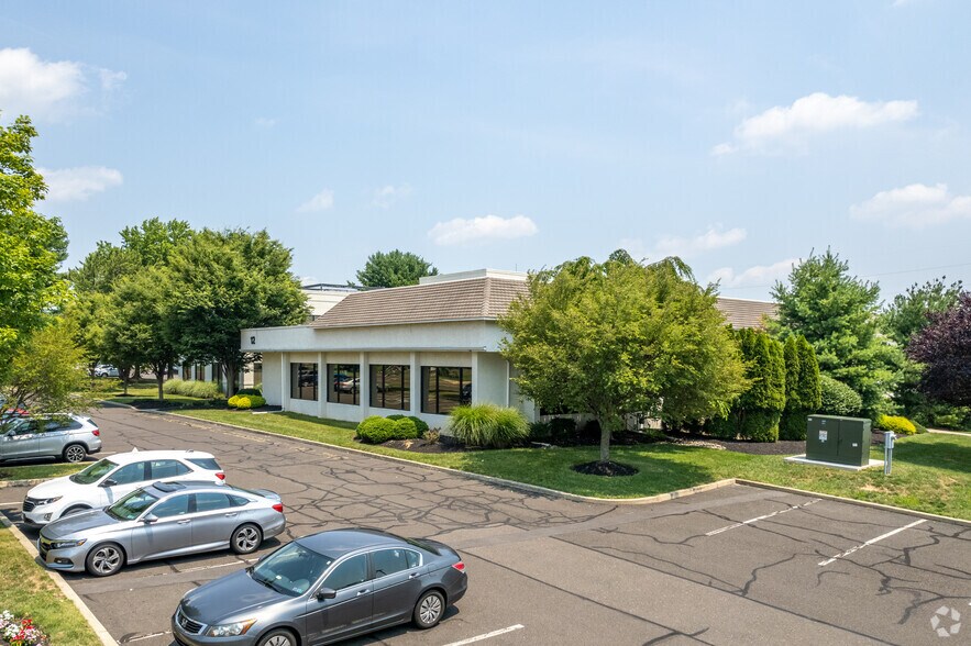 More Photos Of 12 Penns Trl, Newtown Medical For Lease