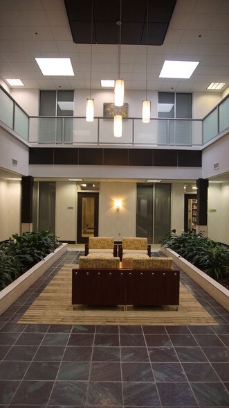 More Photos Of 1819 W Pinhook Rd, Lafayette Office For Lease