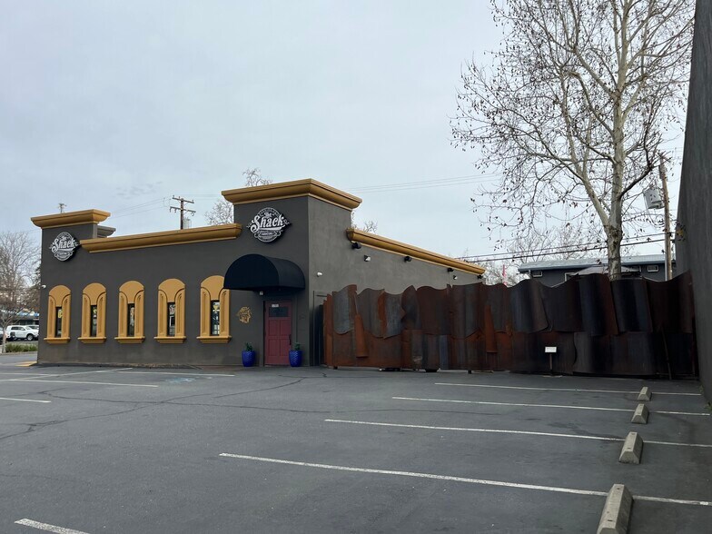More Photos Of 1201 Market St, Redding Restaurant For Lease