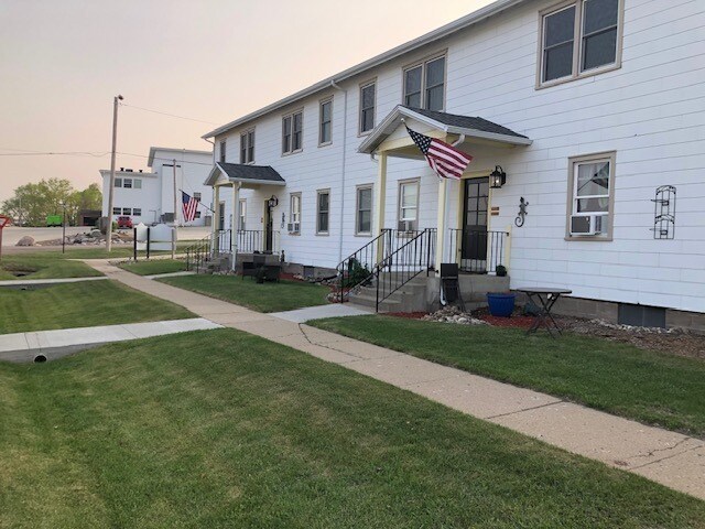 Primary Photo Of 314 4th St, Riverdale Hotel For Sale