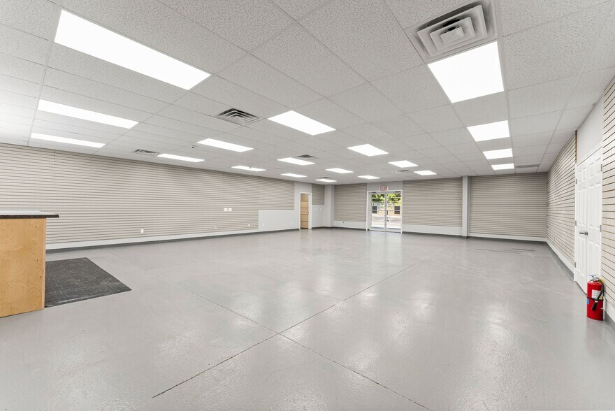 More Photos Of 3917 Old Flowery Branch Rd, Oakwood Flex For Lease