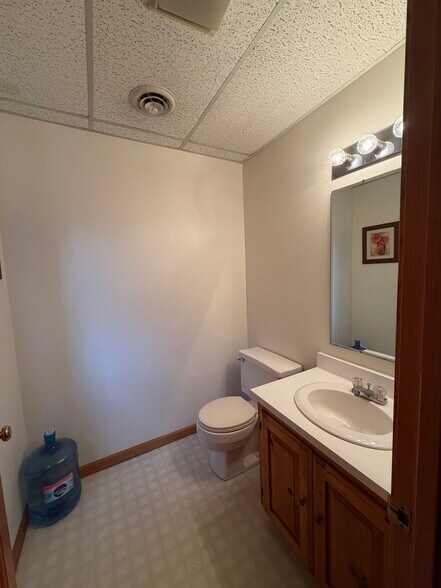 More Photos Of 62 Portsmouth Ave, Stratham Storefront Retail Office For Lease