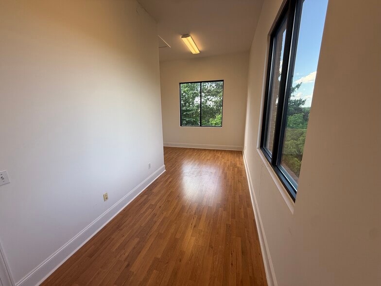 More Photos Of 2436 E University Dr, Auburn Storefront Retail Office For Lease