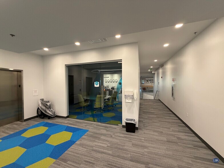 More Photos Of 1110 W Hibiscus Ave, Melbourne Flex For Lease