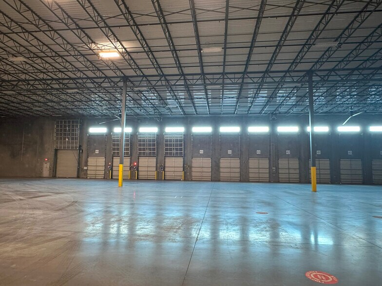 More Photos Of 13475 International Pky, Jacksonville Warehouse For Lease