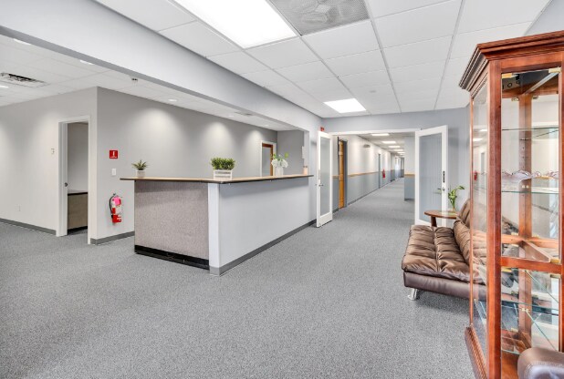 More Photos Of 200 Turnpike Rd, Chelmsford Flex For Sale