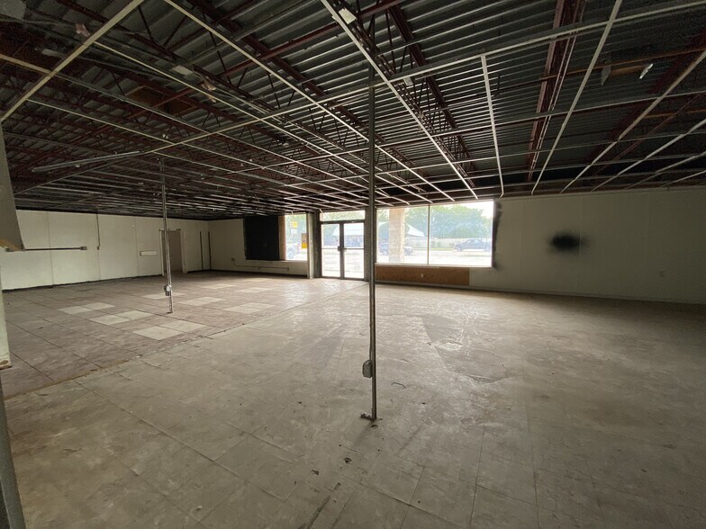 More Photos Of 813-817 N Grand Ave, Gainesville Storefront For Lease