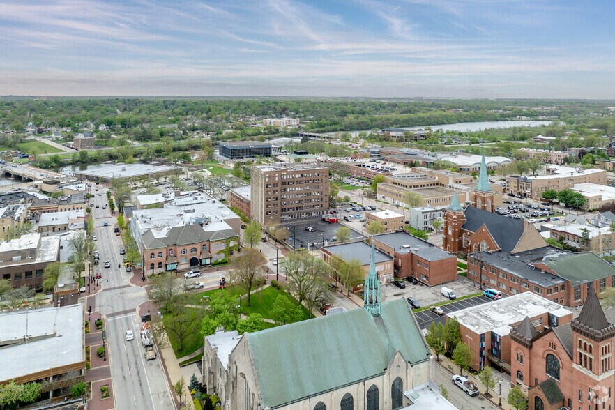 More Photos Of 164 Division St, Elgin Office For Lease