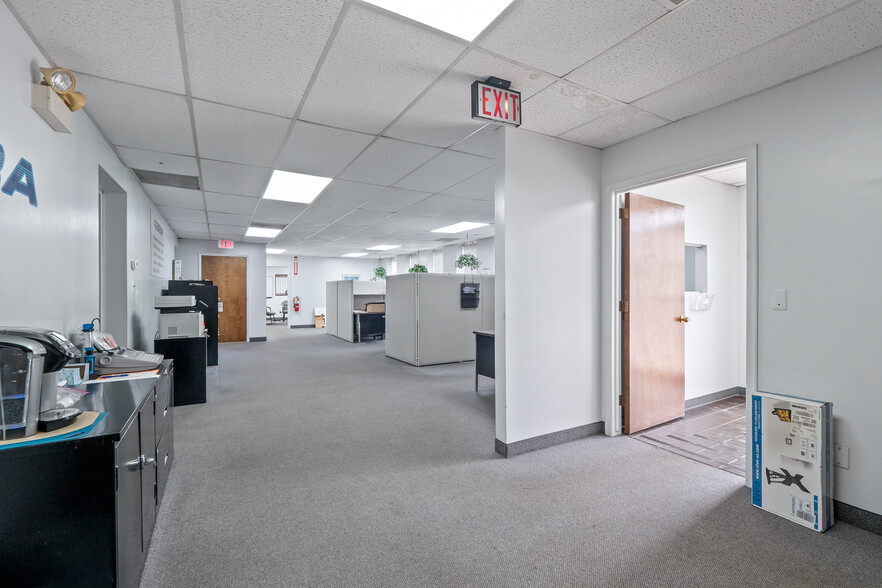 More Photos Of 32301 Howard Ave, Madison Heights Manufacturing For Sale