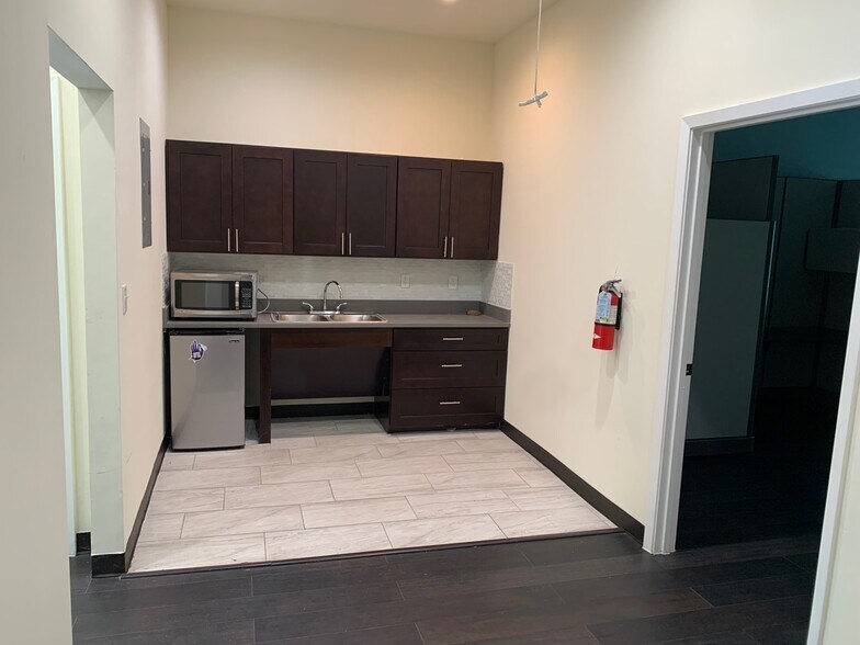 More Photos Of 138 Old San Antonio Rd, Boerne Medical For Lease